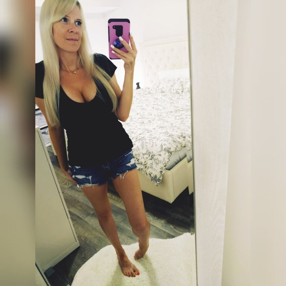 Meet your Posher, Ivy - Picture 2 of 2